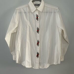 Vintage embroidered women’s button up